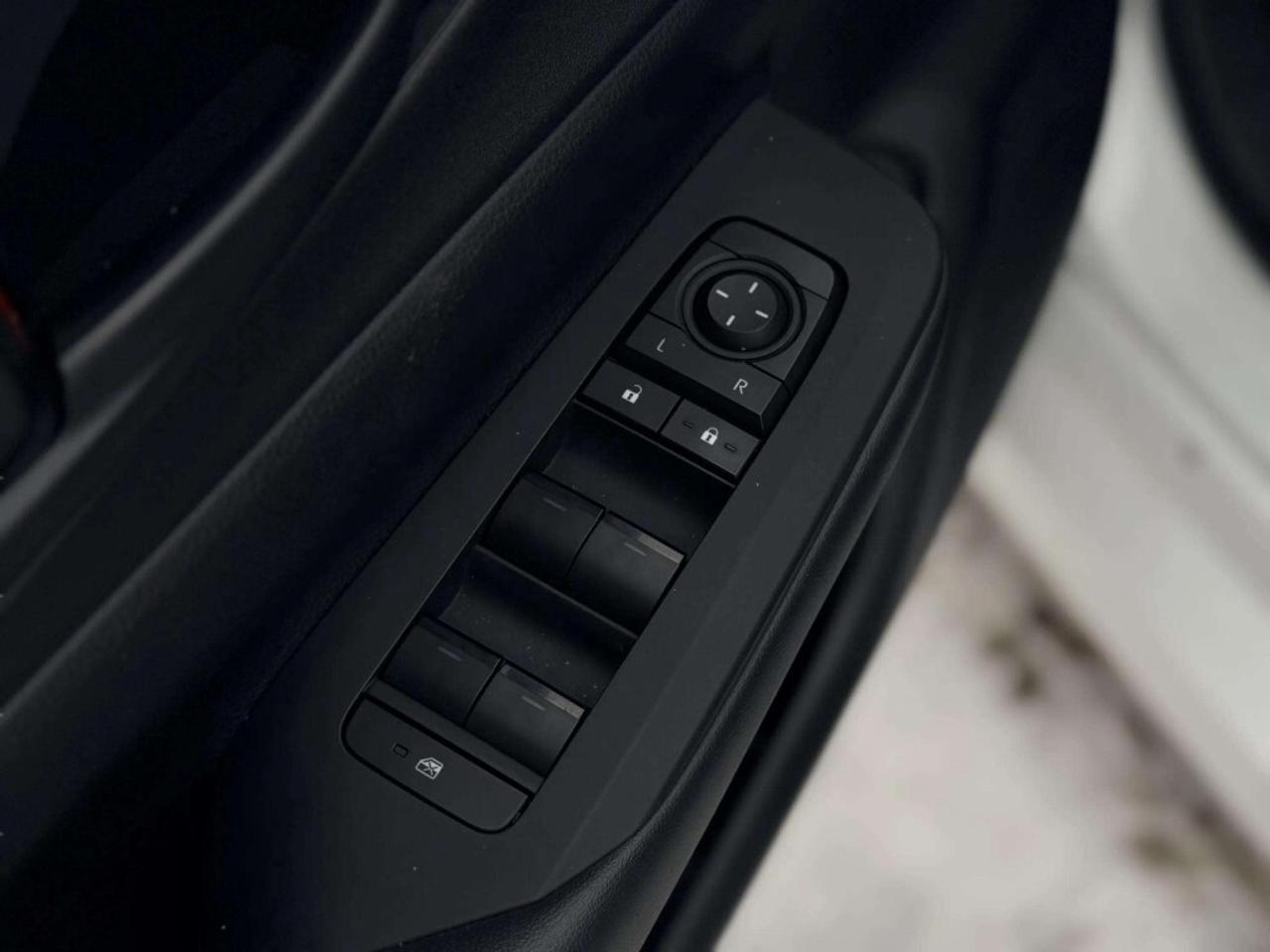 2023 Toyota Prius Prime SE Premium 4dr  CVT Photo