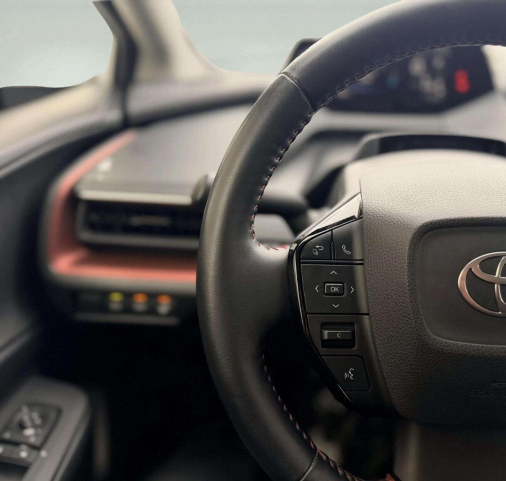 2023 Toyota Prius Prime SE Premium 4dr  CVT Photo