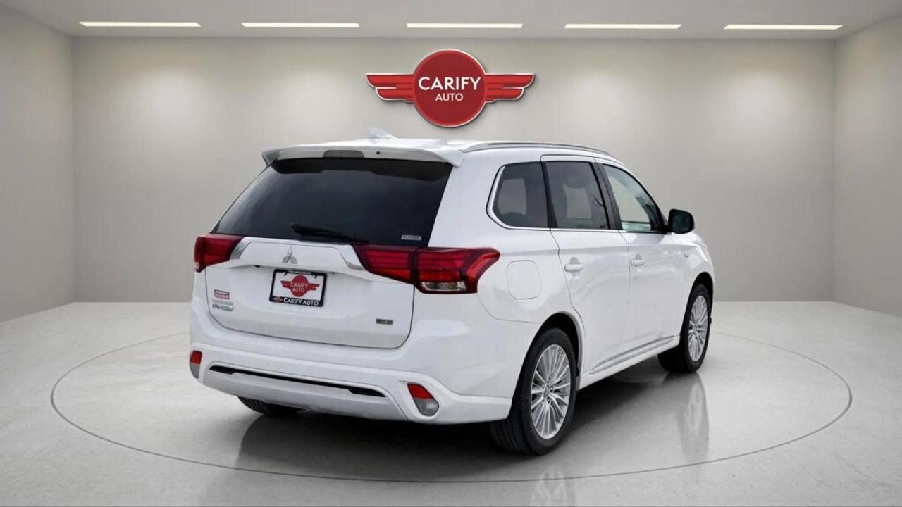 2022 Mitsubishi Outlander PHEV SEL  AWC Photo