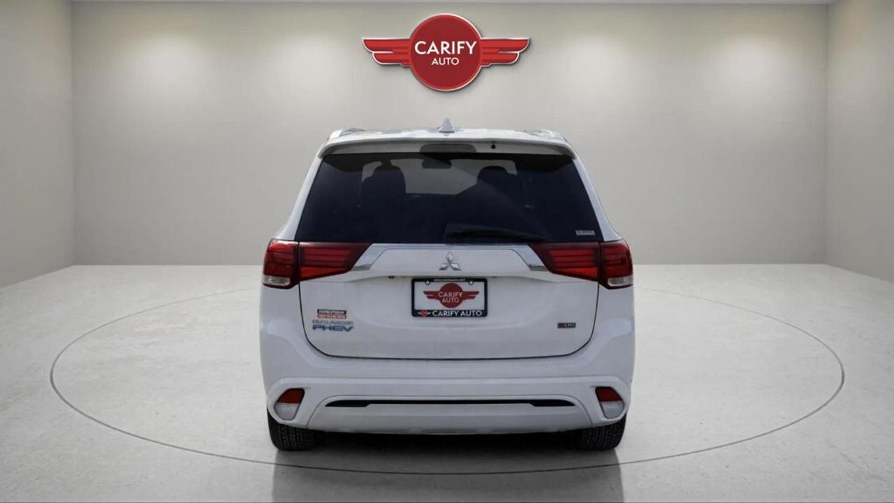 2022 Mitsubishi Outlander PHEV SEL  AWC Photo