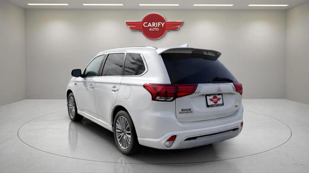 2022 Mitsubishi Outlander PHEV SEL  AWC Photo