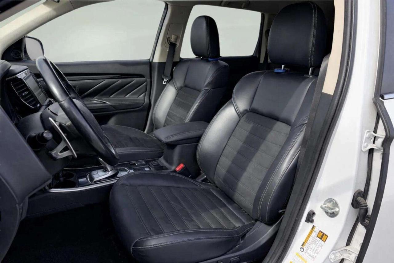 2022 Mitsubishi Outlander PHEV SEL  AWC Photo