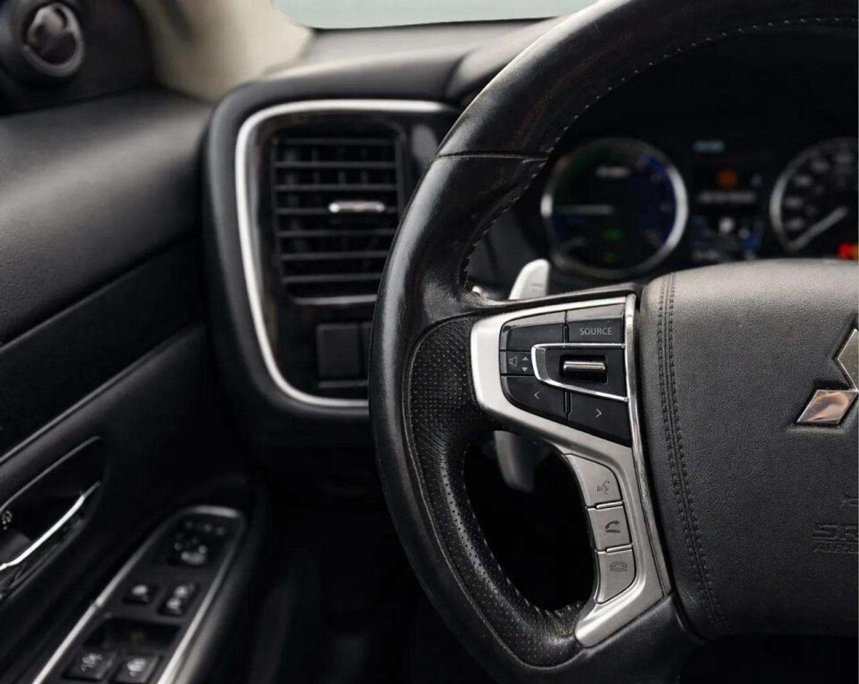 2022 Mitsubishi Outlander PHEV SEL  AWC Photo