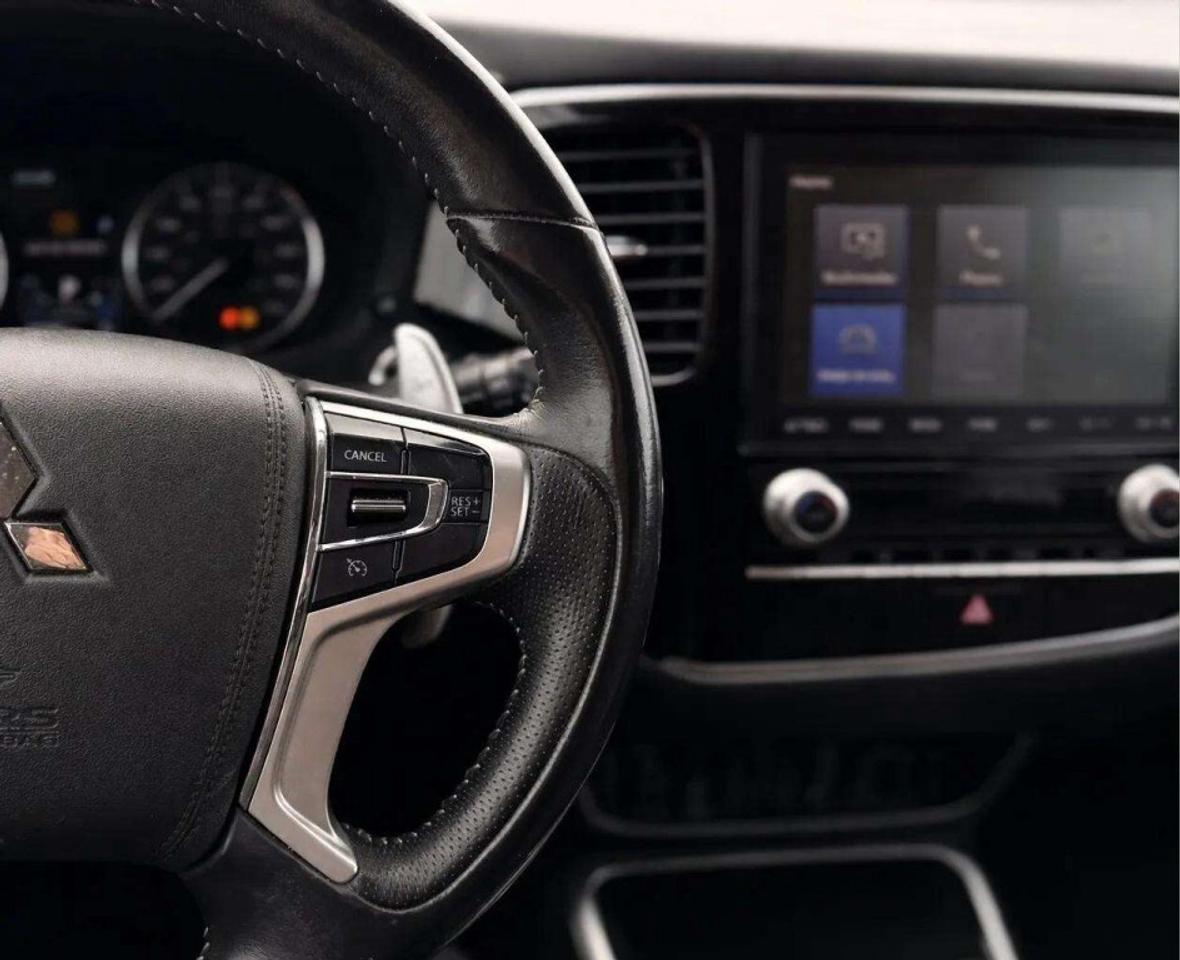 2022 Mitsubishi Outlander PHEV SEL  AWC Photo