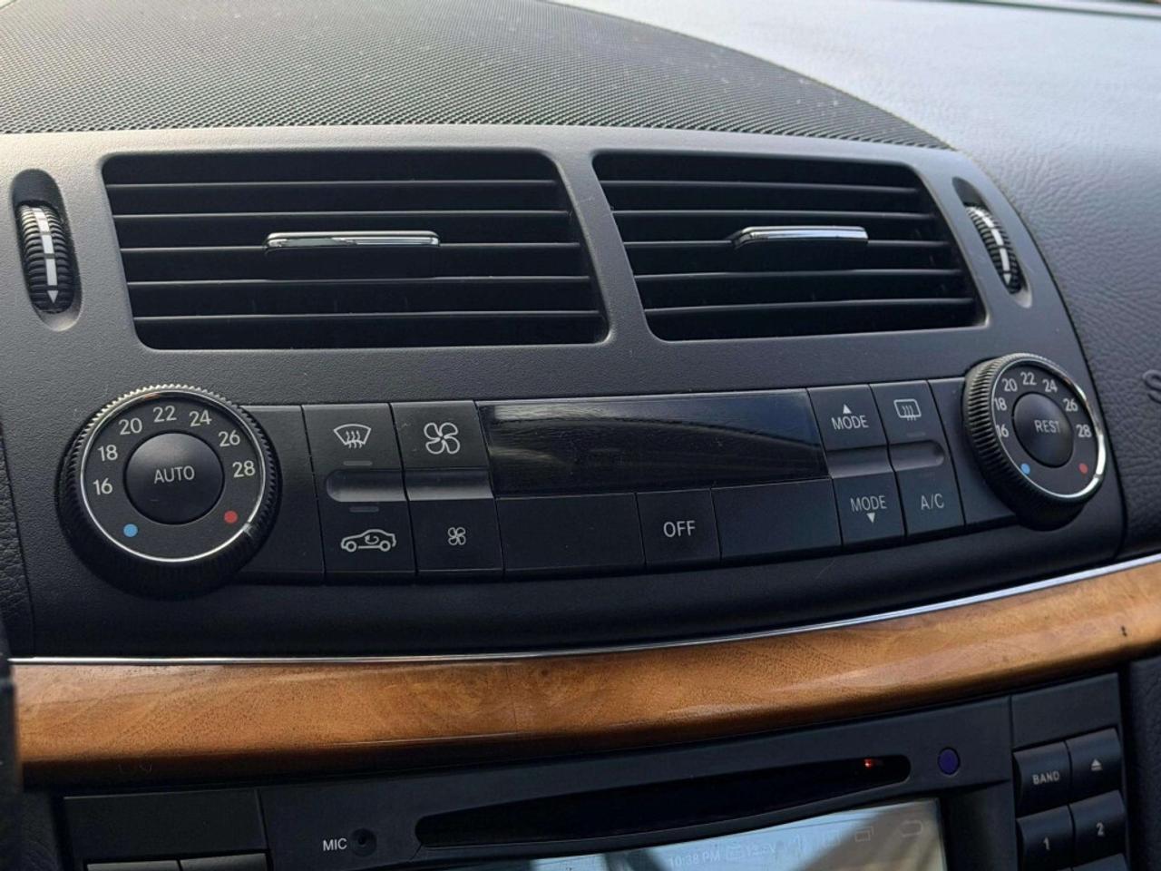 2007 Mercedes-Benz E-Class 4dr Sedan 3.5L 4MATIC Photo