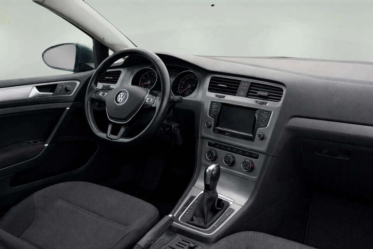 2015 Volkswagen Golf 1.8 TSI Trendline Photo