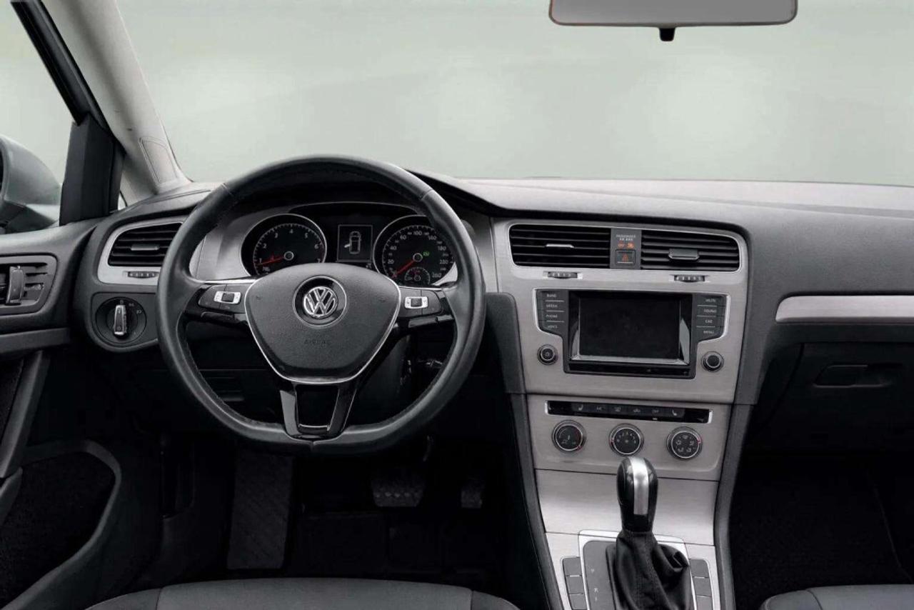 2015 Volkswagen Golf 1.8 TSI Trendline Photo