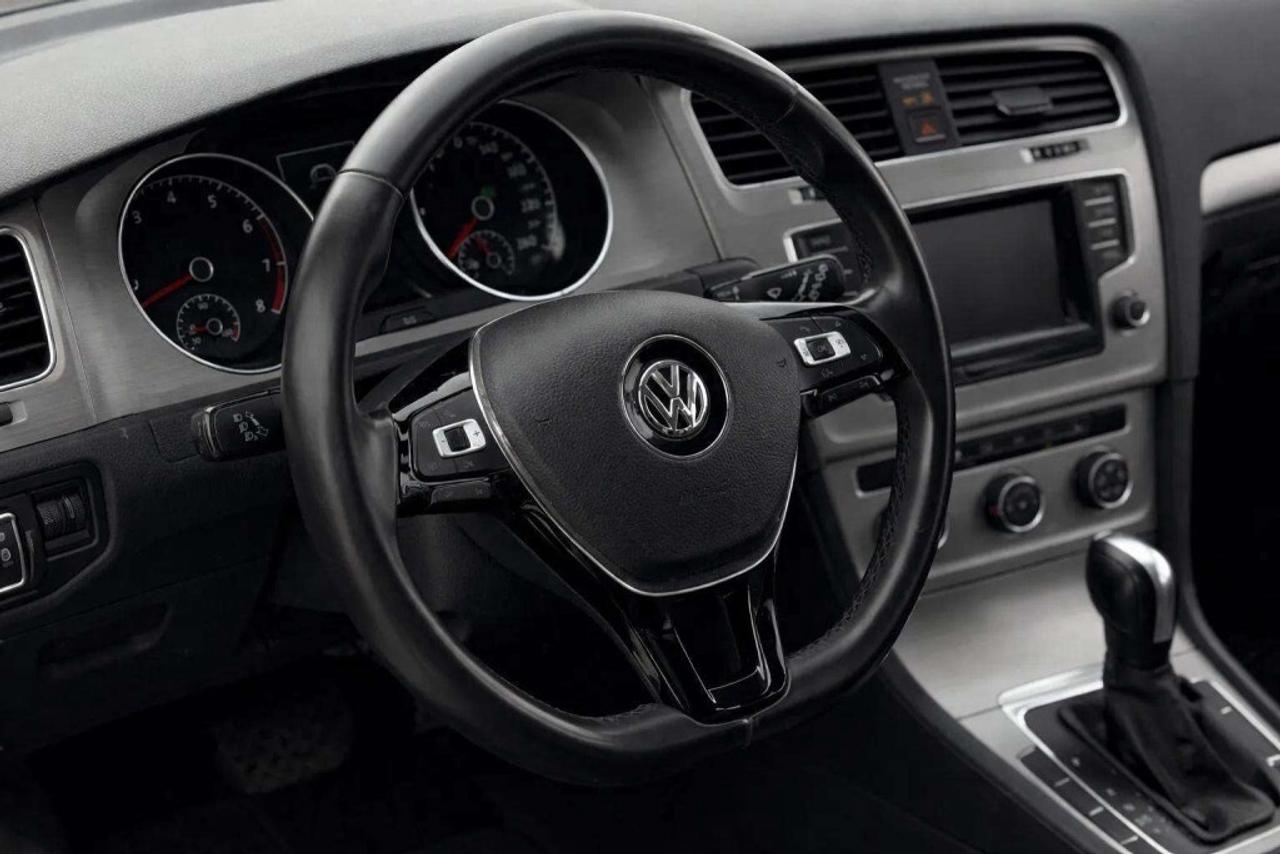 2015 Volkswagen Golf 1.8 TSI Trendline Photo