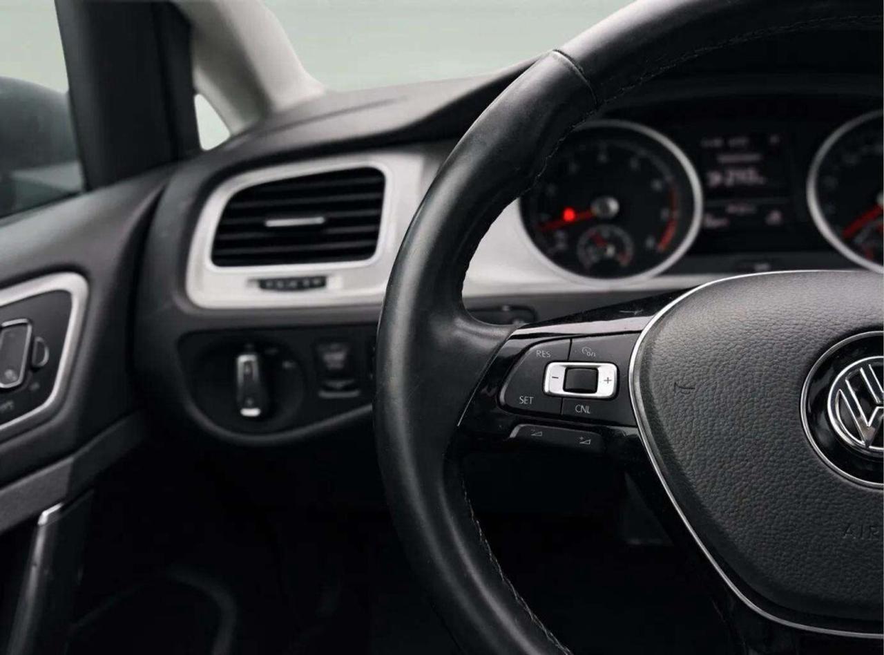 2015 Volkswagen Golf 1.8 TSI Trendline Photo