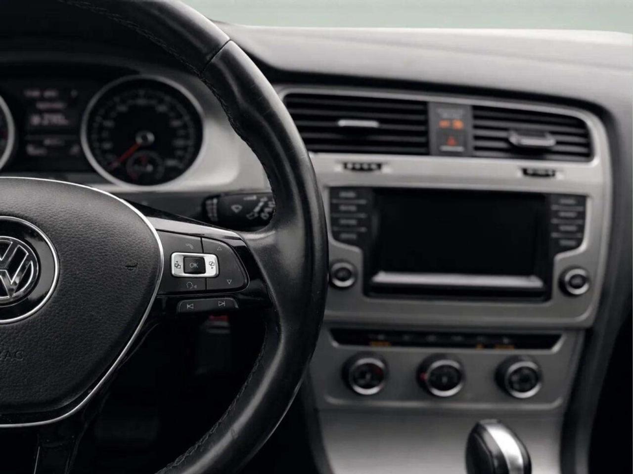 2015 Volkswagen Golf 1.8 TSI Trendline Photo