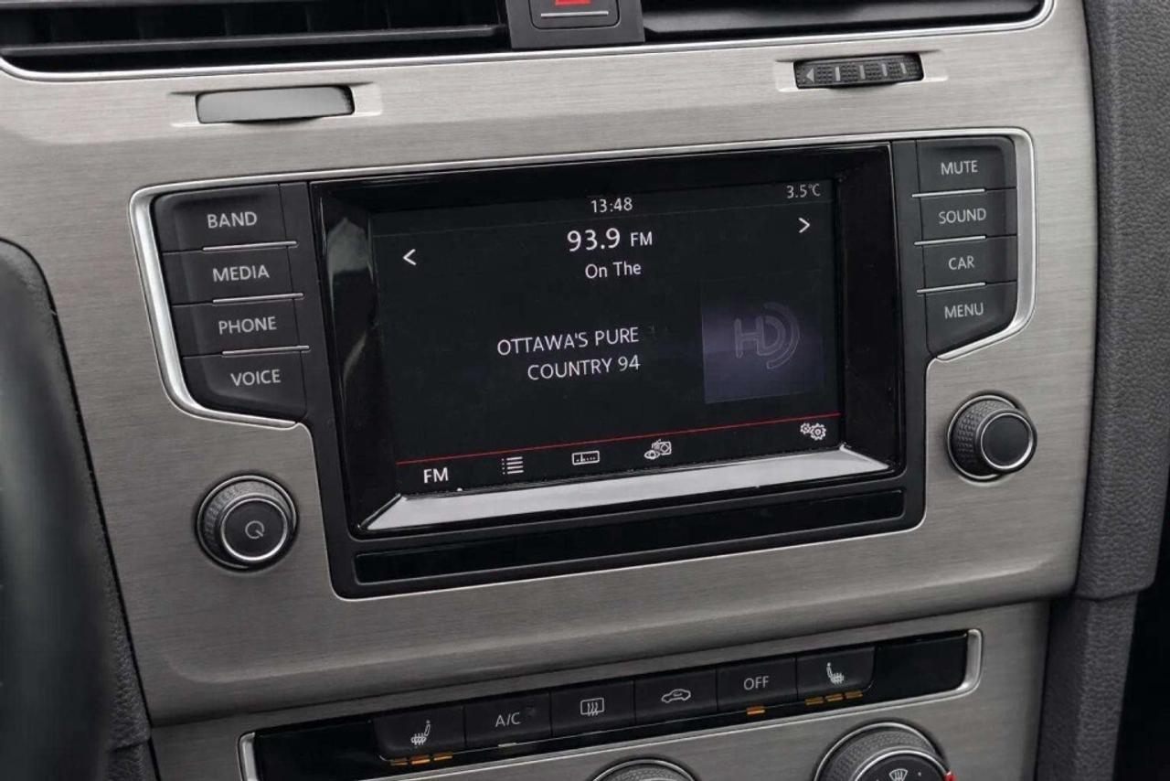 2015 Volkswagen Golf 1.8 TSI Trendline Photo