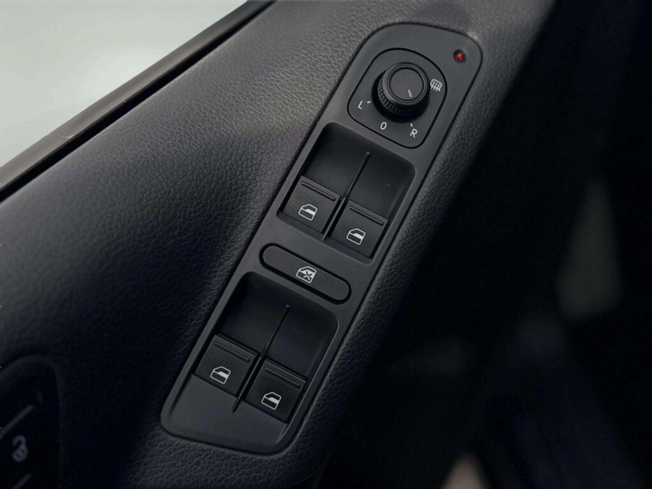 2017 Volkswagen Tiguan 4Motion Wolfsburg Edition Photo