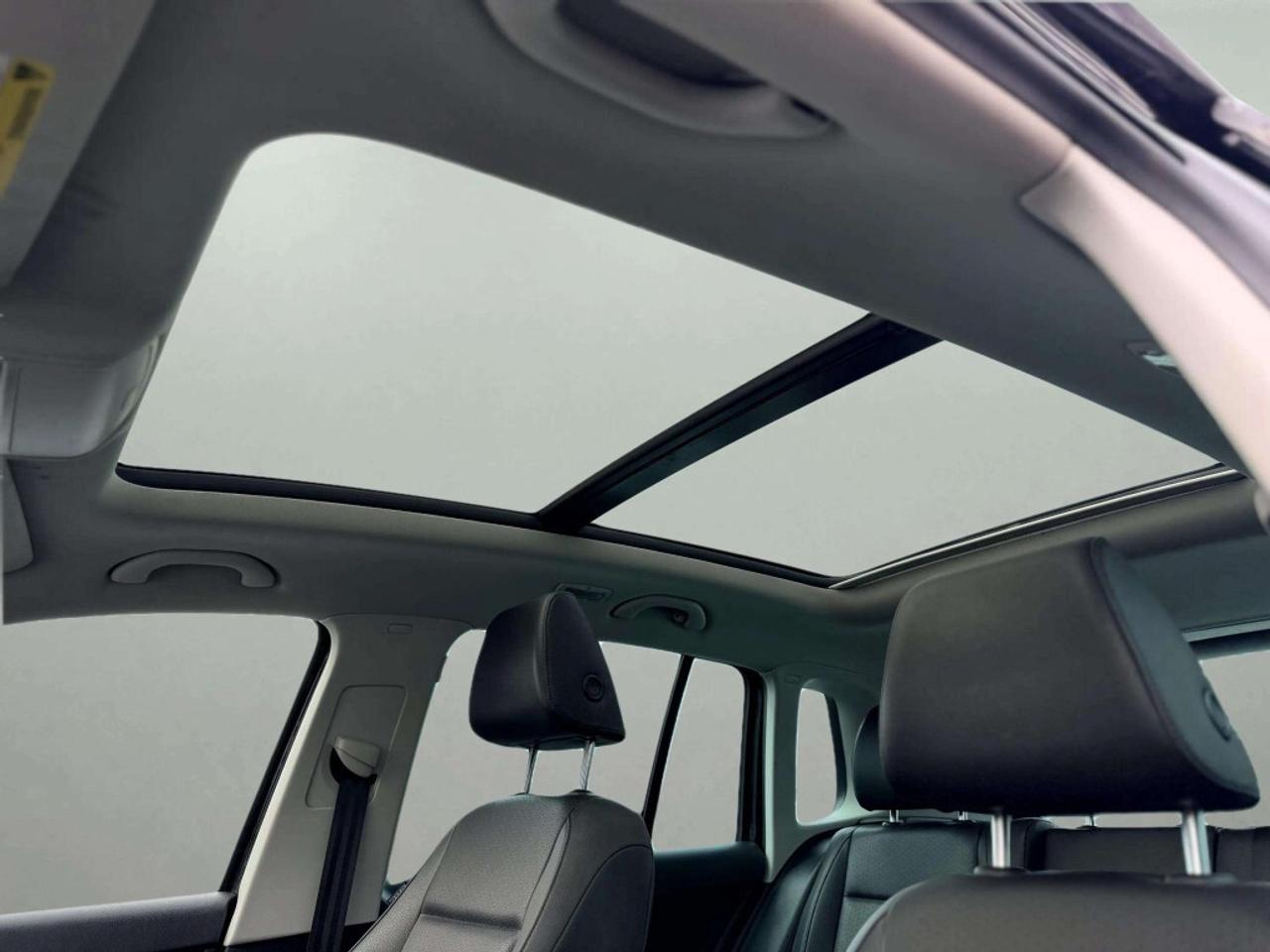 2017 Volkswagen Tiguan 4Motion Wolfsburg Edition Photo