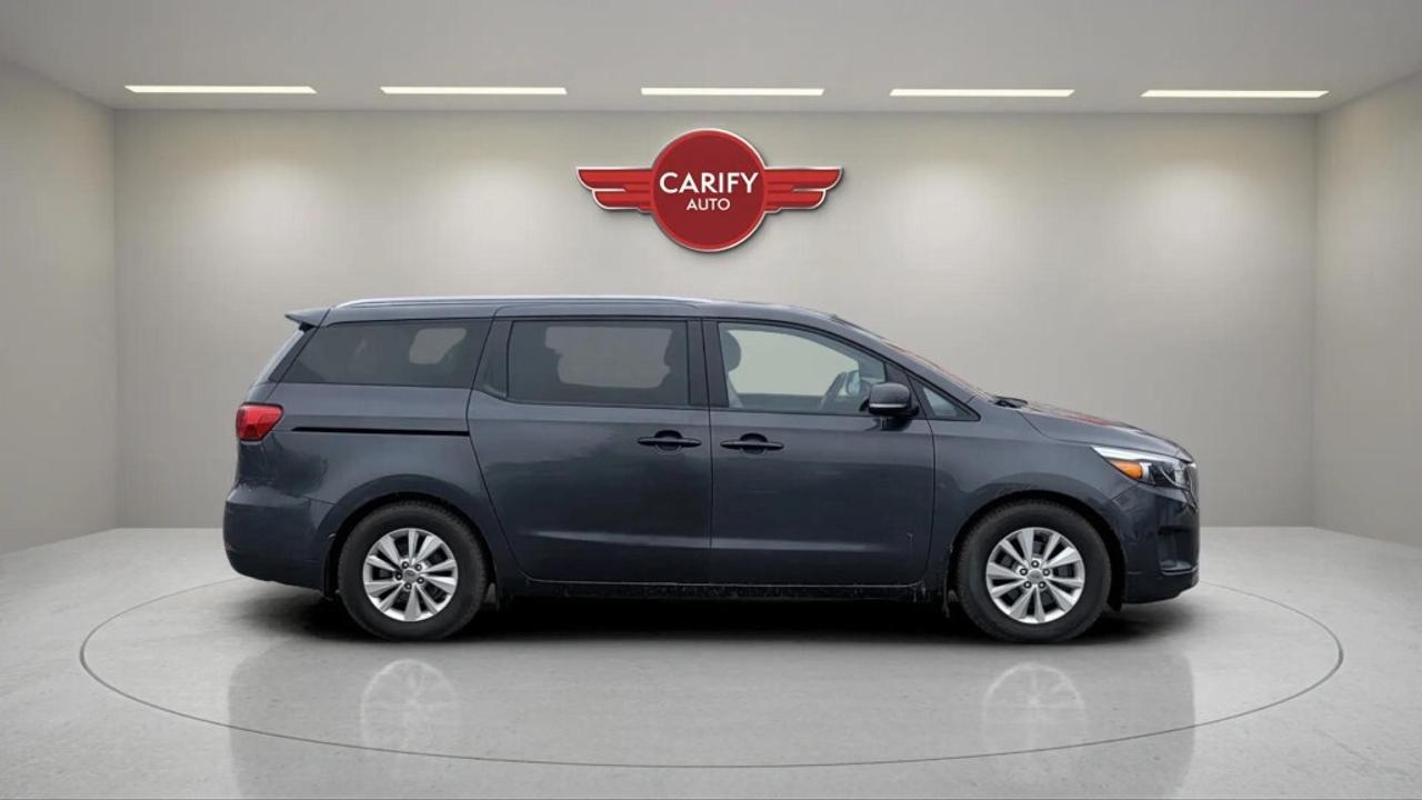 2015 Kia Sedona LX Photo