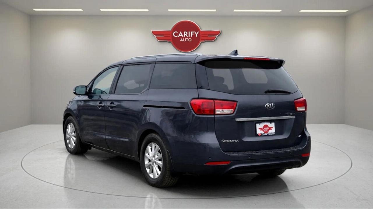 2015 Kia Sedona LX Photo