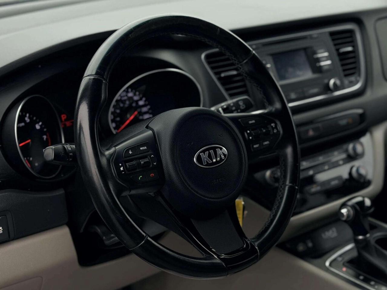 2015 Kia Sedona LX Photo