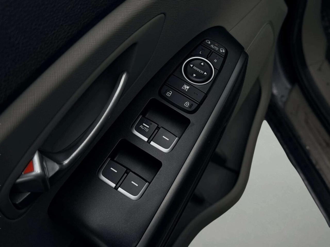 2015 Kia Sedona LX Photo