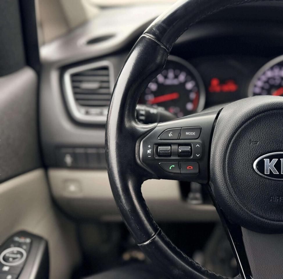 2015 Kia Sedona LX Photo