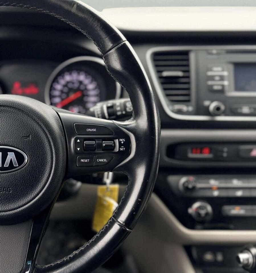 2015 Kia Sedona LX Photo