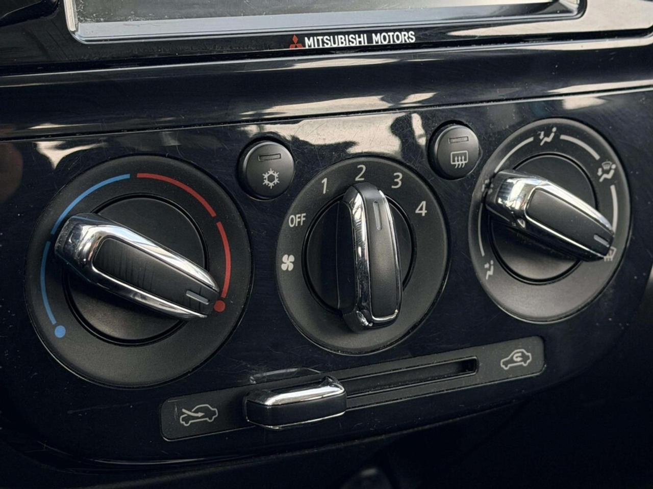 2019 Mitsubishi Mirage ES Plus CVT Photo