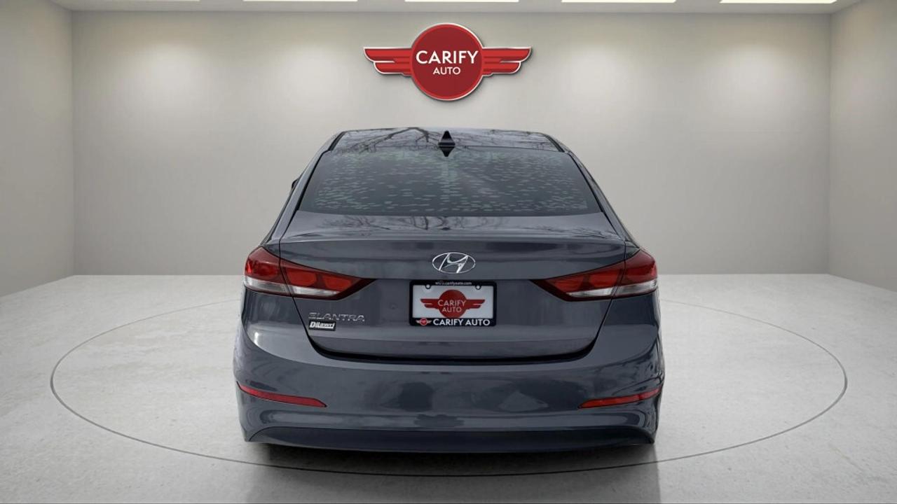 2017 Hyundai Elantra GLS Photo