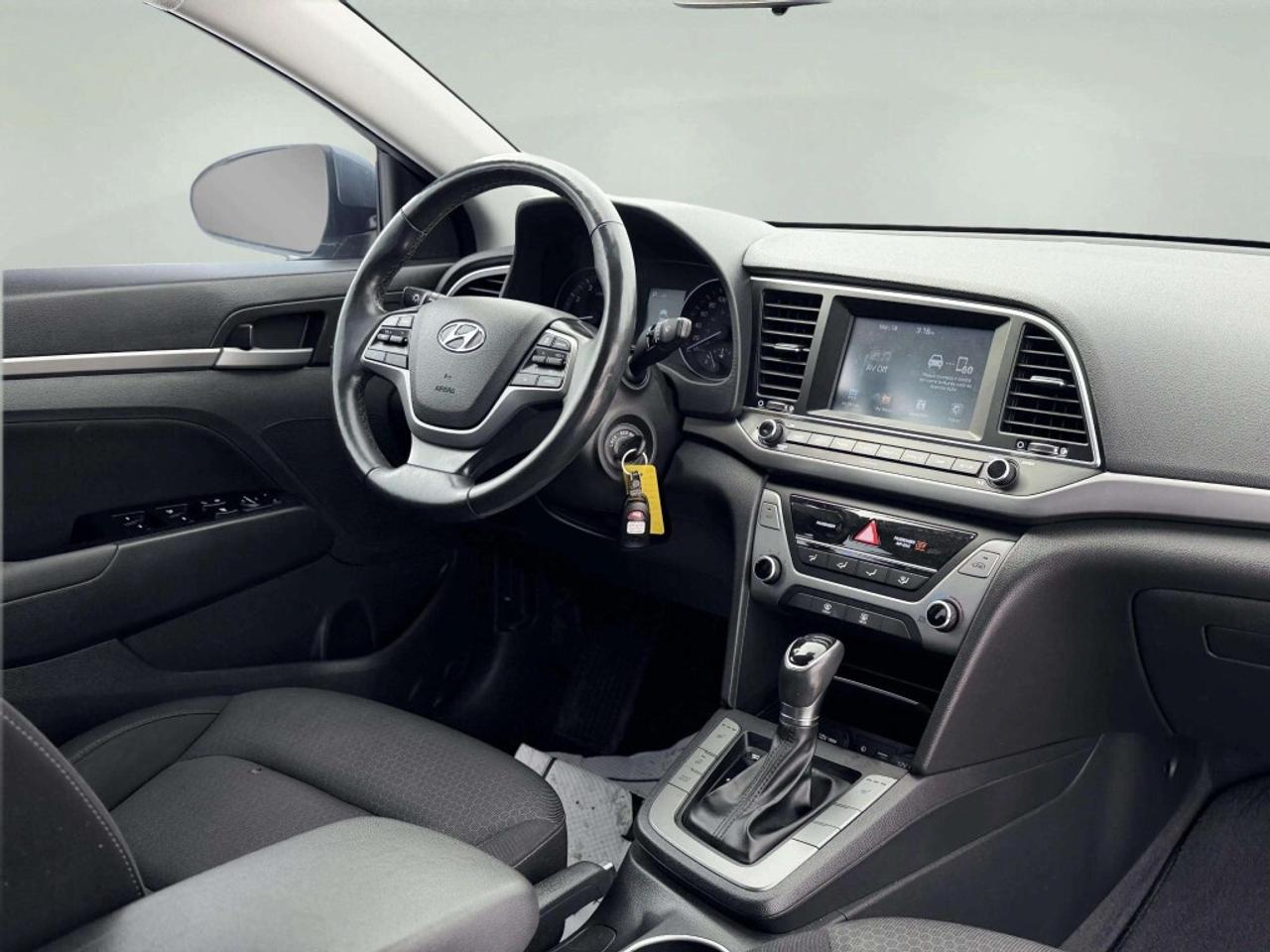 2017 Hyundai Elantra GLS Photo