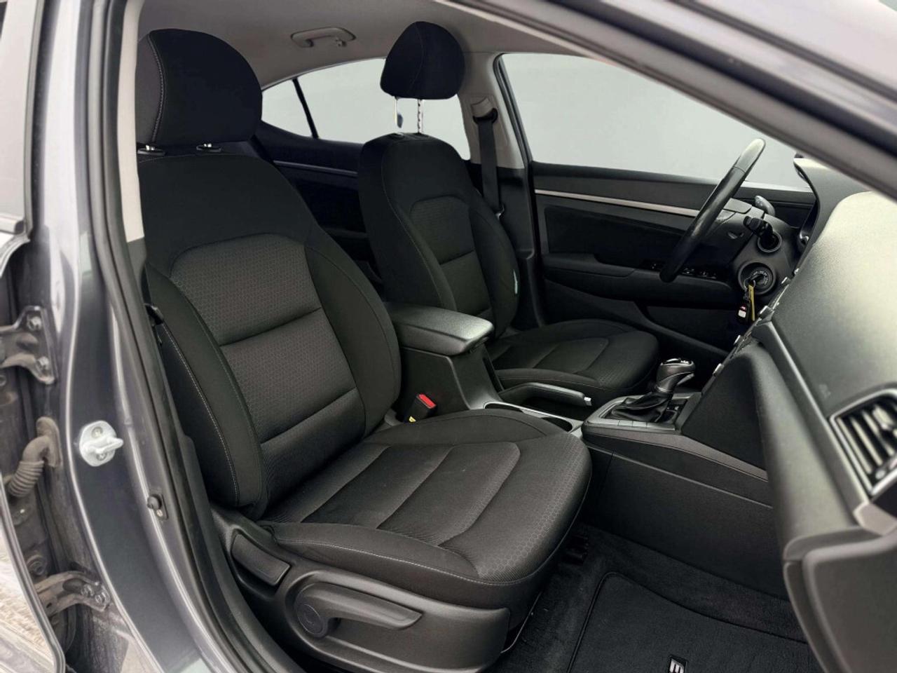 2017 Hyundai Elantra GLS Photo