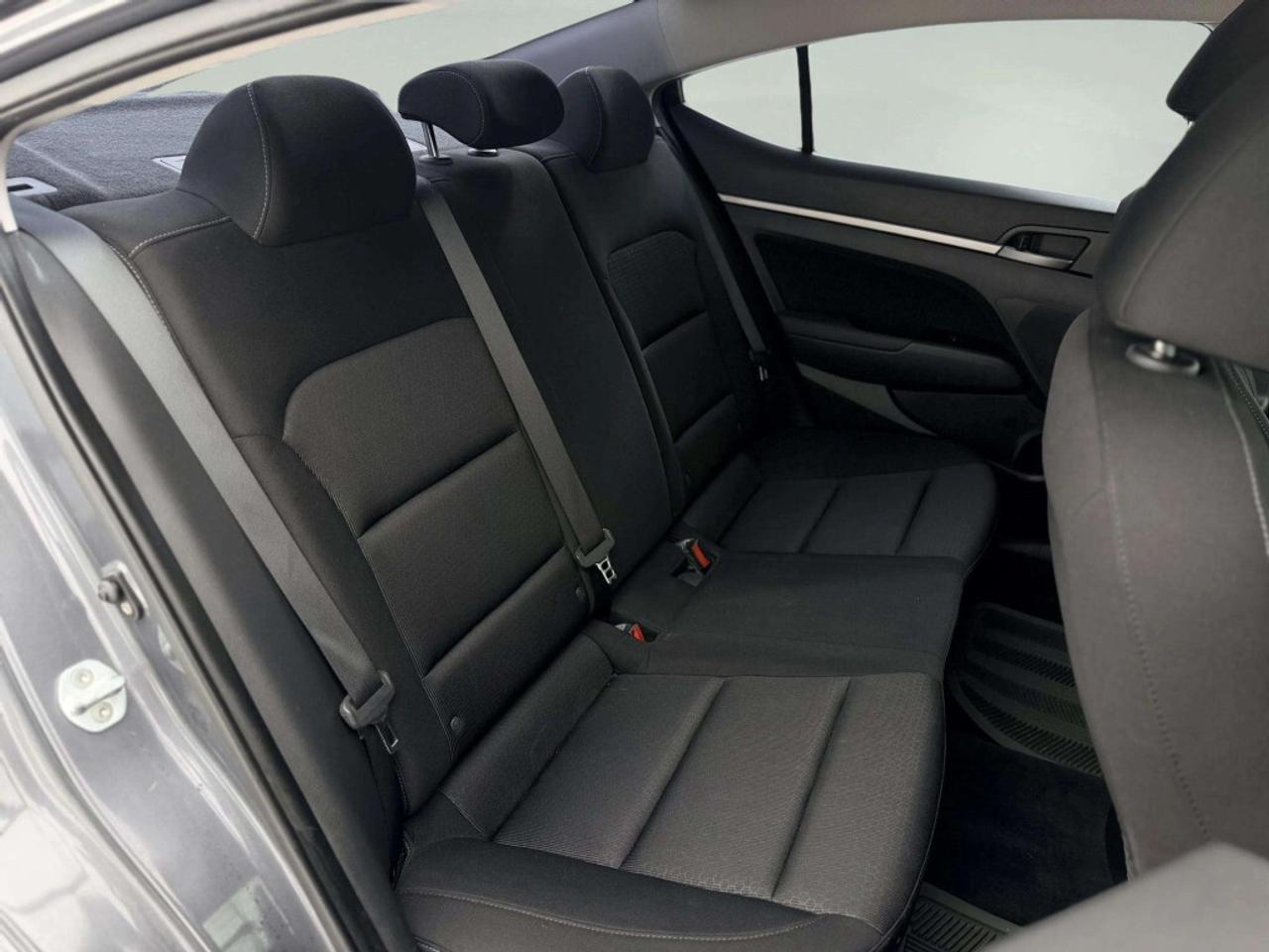 2017 Hyundai Elantra GLS Photo