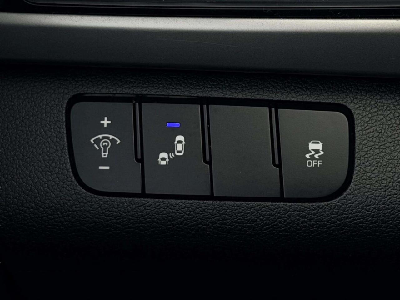 2017 Hyundai Elantra GLS Photo