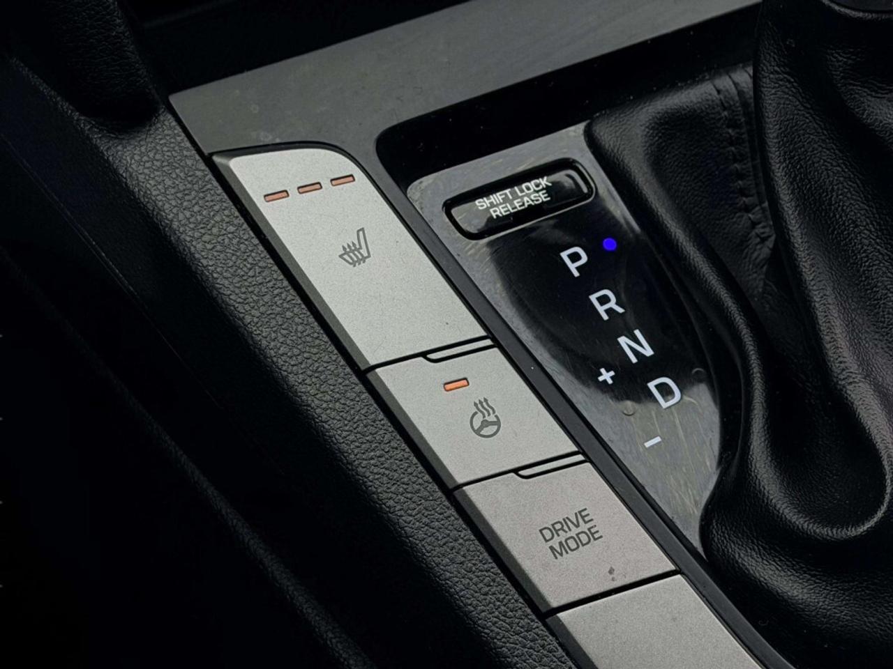 2017 Hyundai Elantra GLS Photo