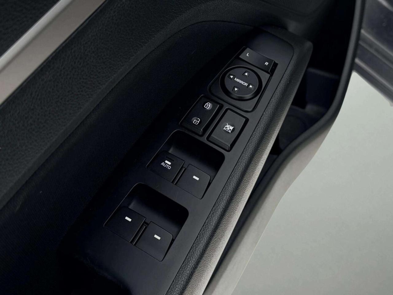 2017 Hyundai Elantra GLS Photo