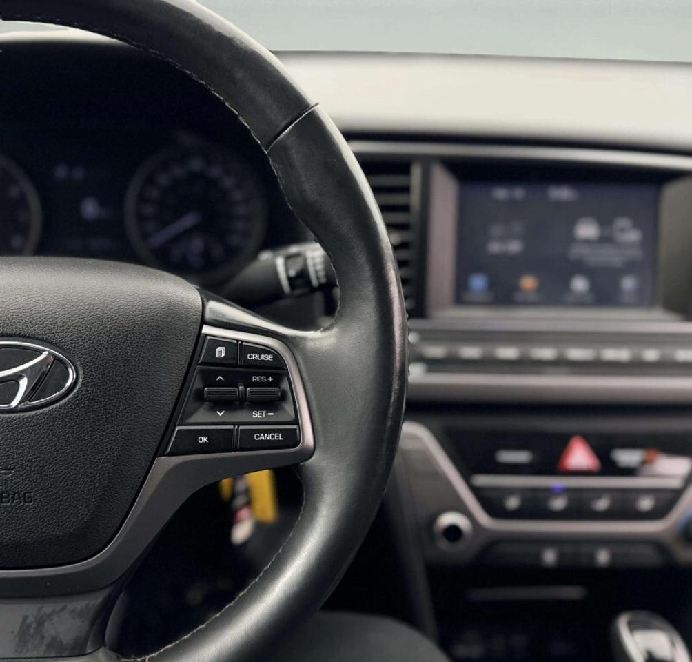 2017 Hyundai Elantra GLS Photo