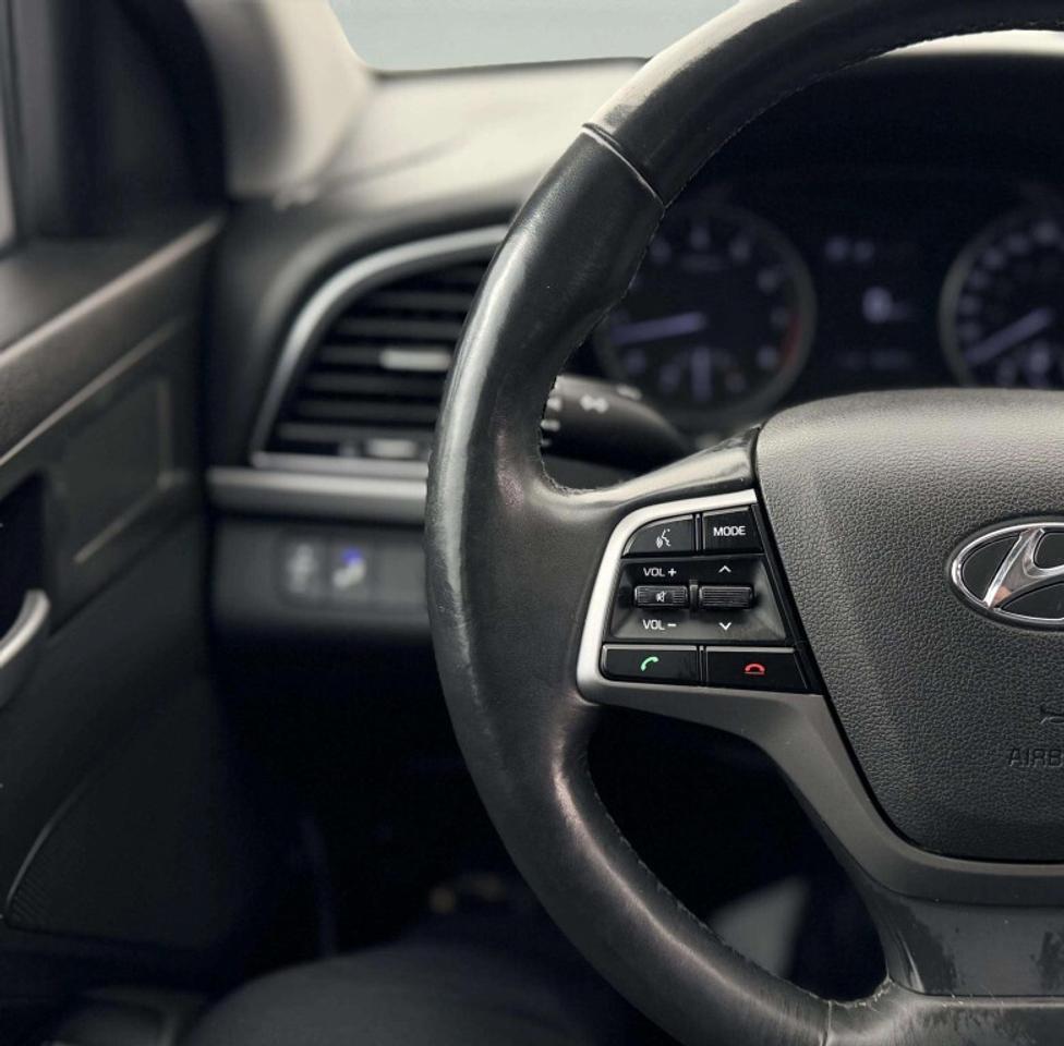2017 Hyundai Elantra GLS Photo