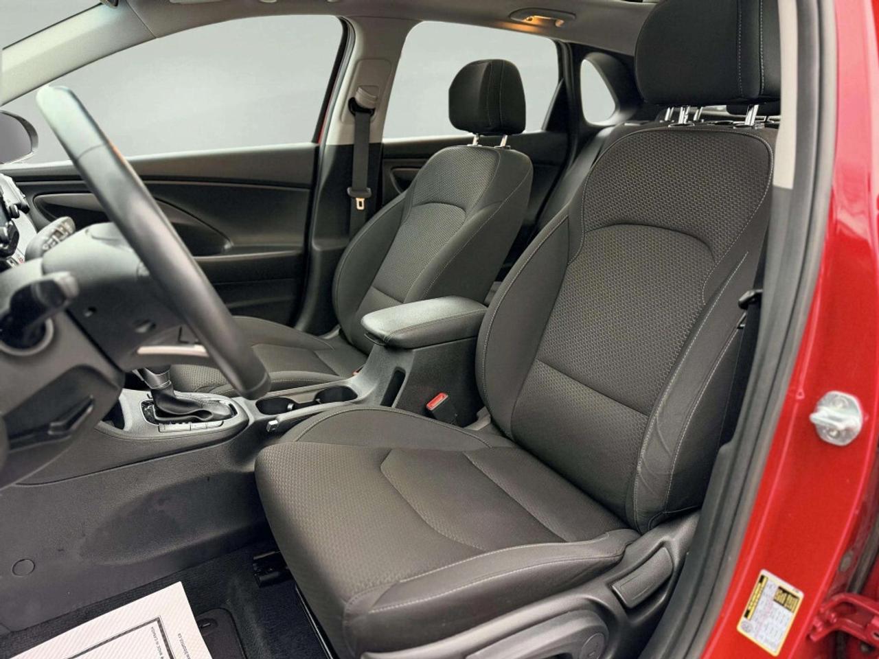 2019 Hyundai Elantra GT Luxury Photo