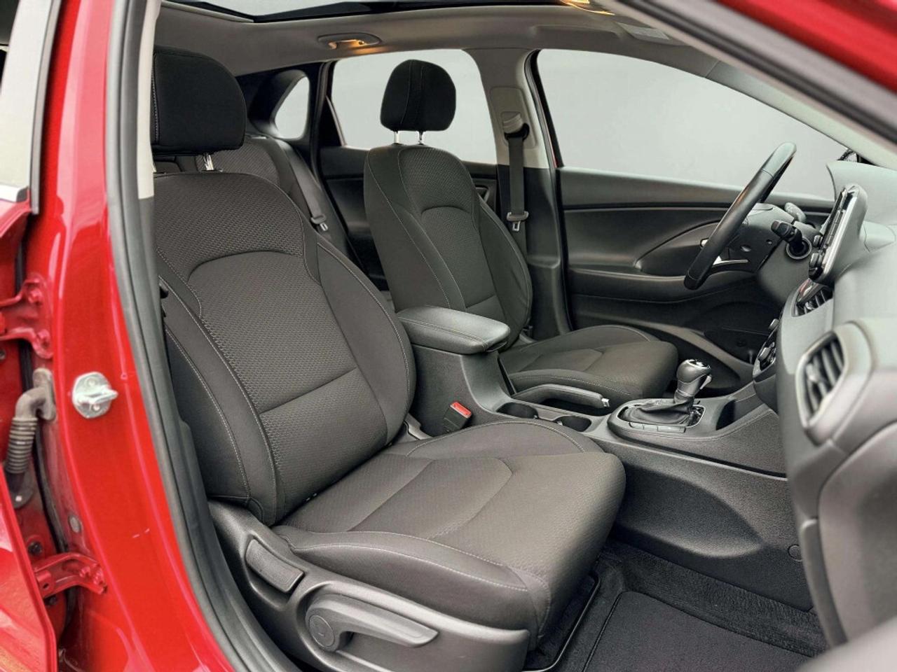 2019 Hyundai Elantra GT Luxury Photo