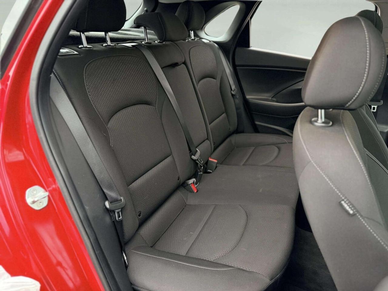 2019 Hyundai Elantra GT Luxury Photo