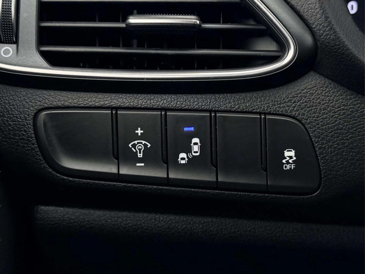 2019 Hyundai Elantra GT Luxury Photo