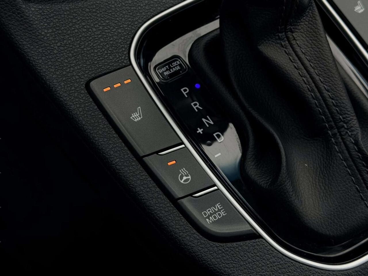 2019 Hyundai Elantra GT Luxury Photo