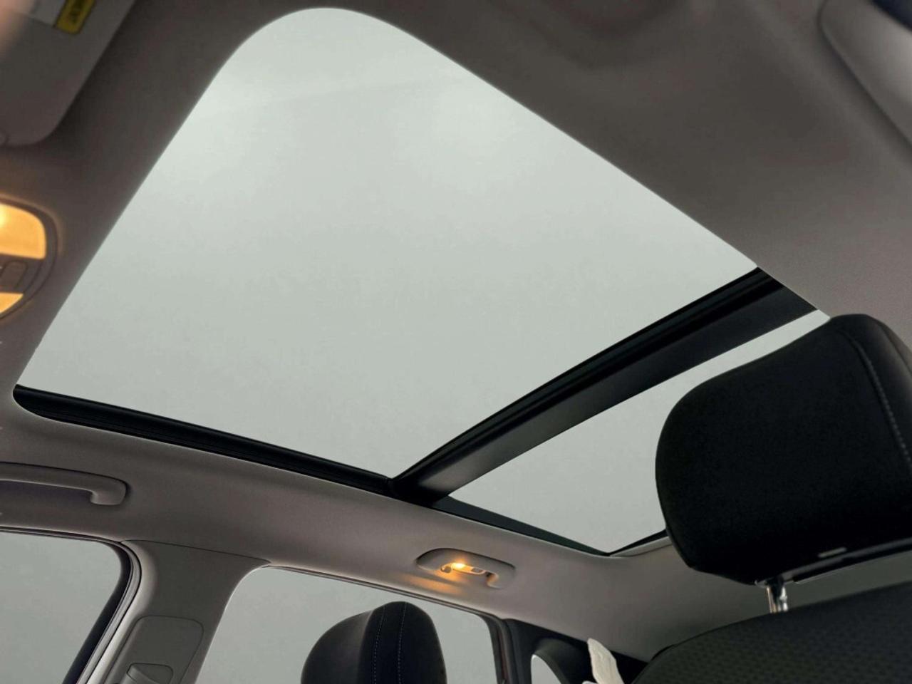 2019 Hyundai Elantra GT Luxury Photo