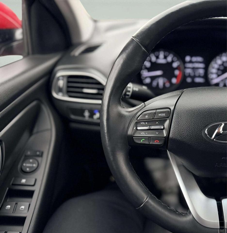 2019 Hyundai Elantra GT Luxury Photo
