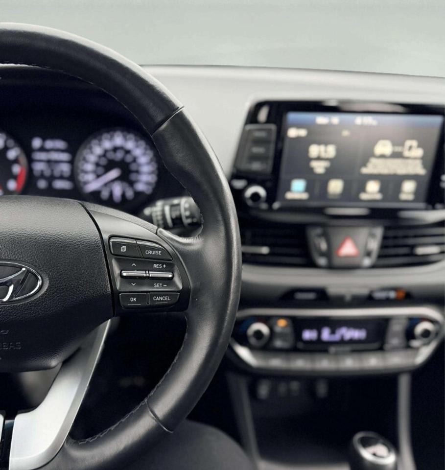 2019 Hyundai Elantra GT Luxury Photo