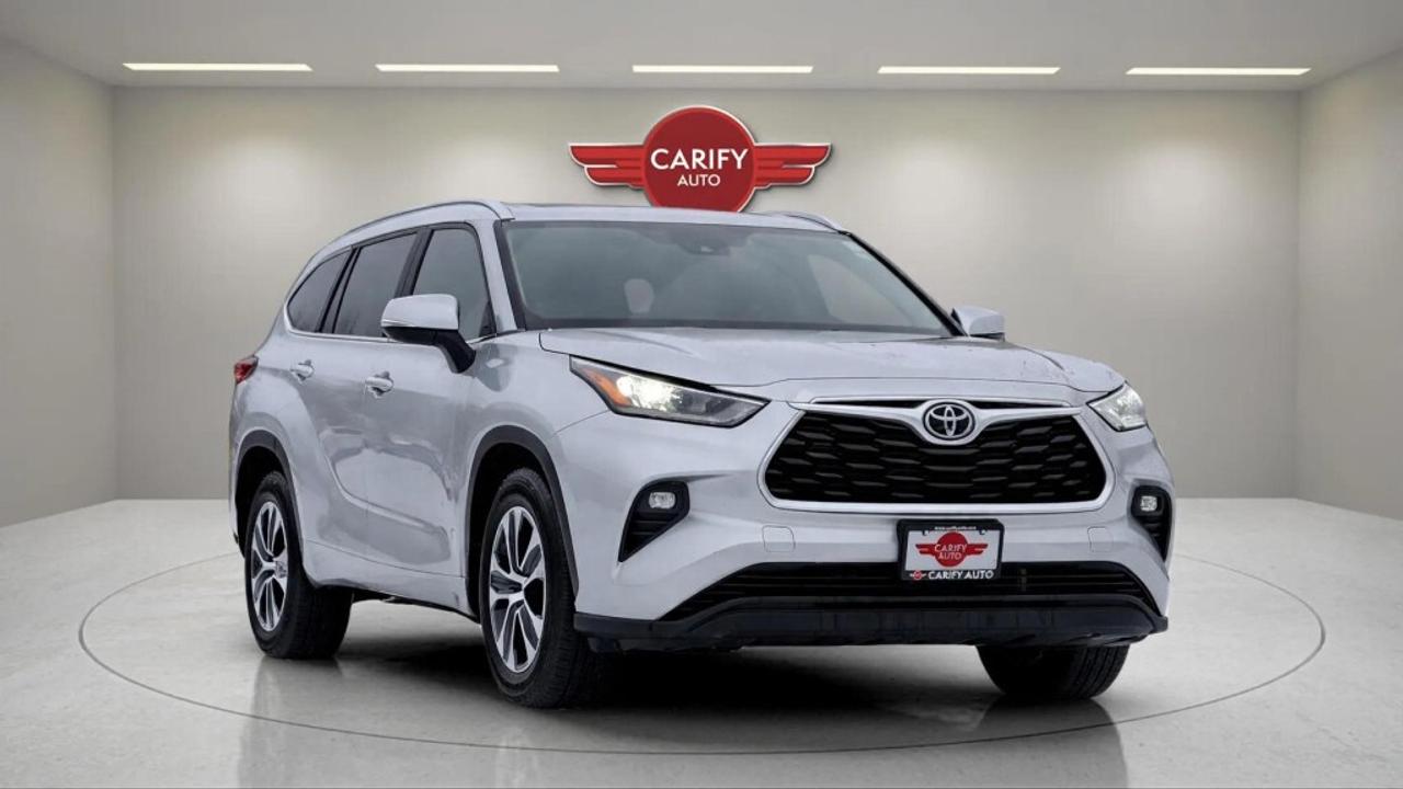 2023 Toyota Highlander XLE Photo2