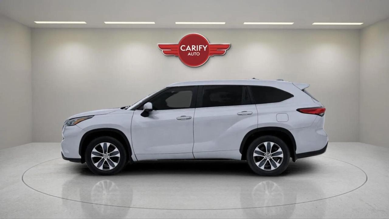 2023 Toyota Highlander XLE Photo4