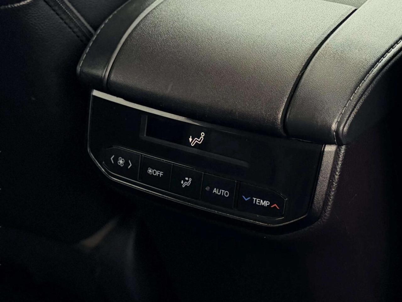 2023 Toyota Highlander XLE Photo