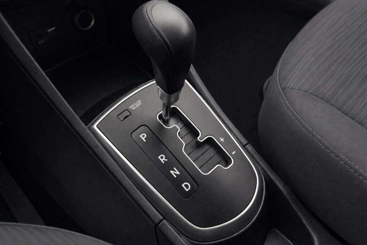 2015 Hyundai Accent HB Automatic GL Photo