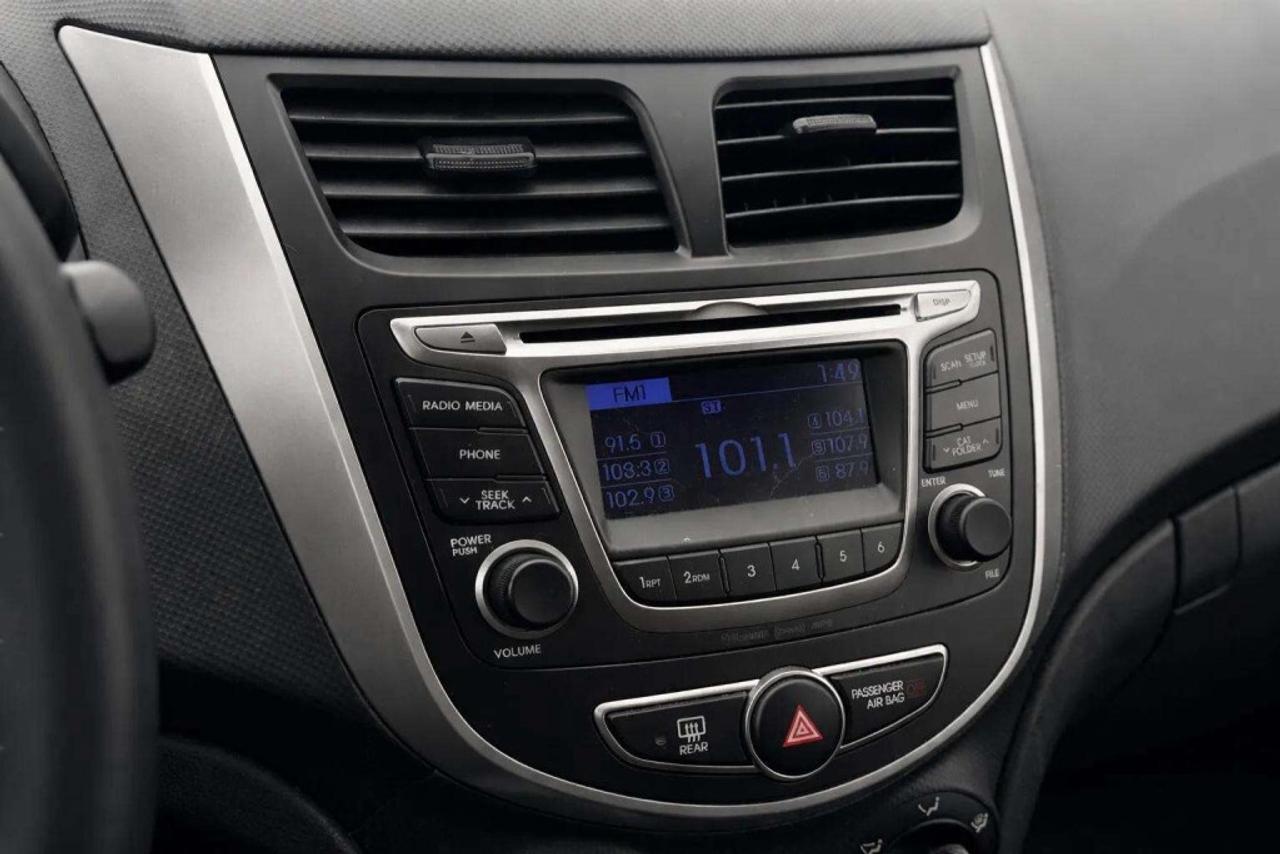 2015 Hyundai Accent HB Automatic GL Photo