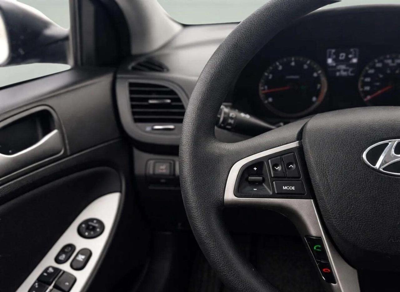 2015 Hyundai Accent HB Automatic GL Photo