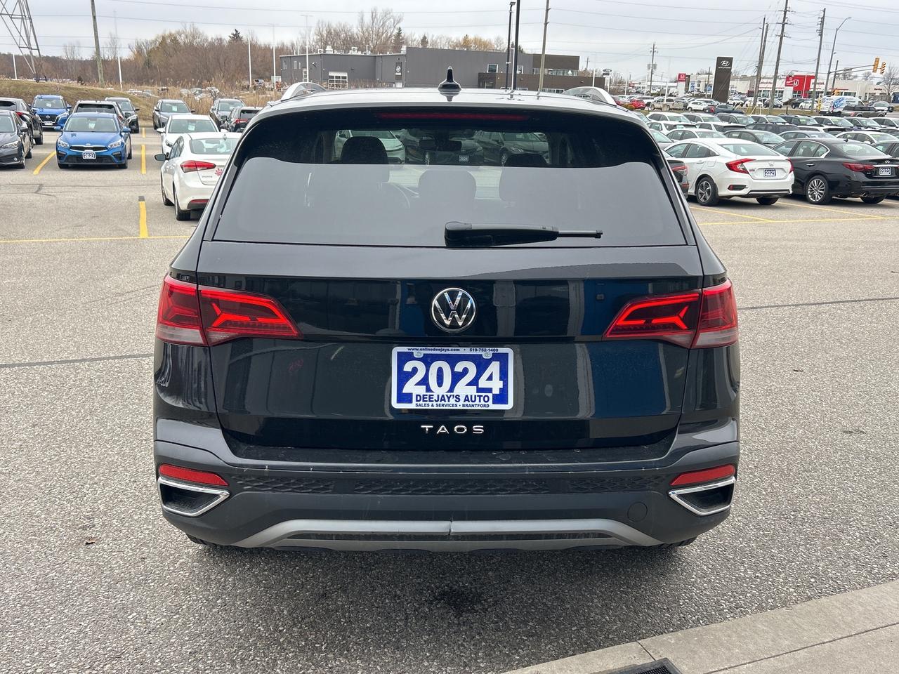 2024 Volkswagen Taos Comfortline   Pano Roof Photo3