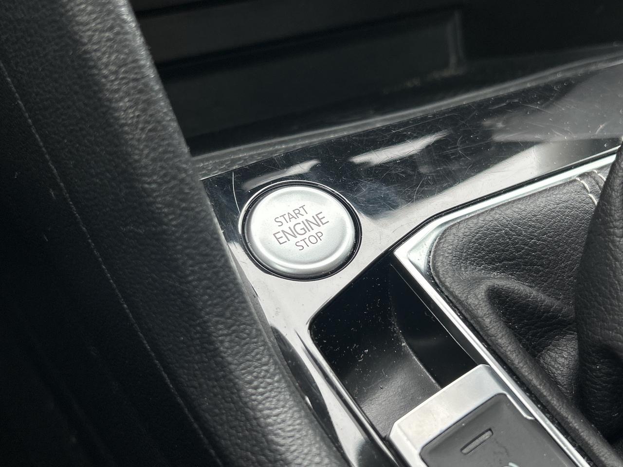 2024 Volkswagen Taos Comfortline   Pano Roof Photo