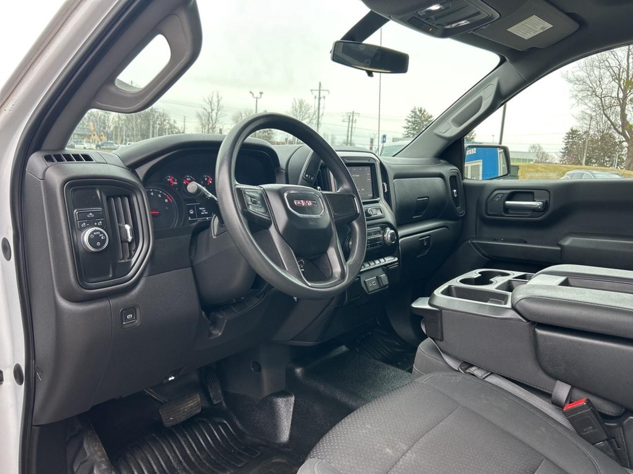 2021 GMC Sierra 1500 Reg Cab 140   3 passenger Photo4